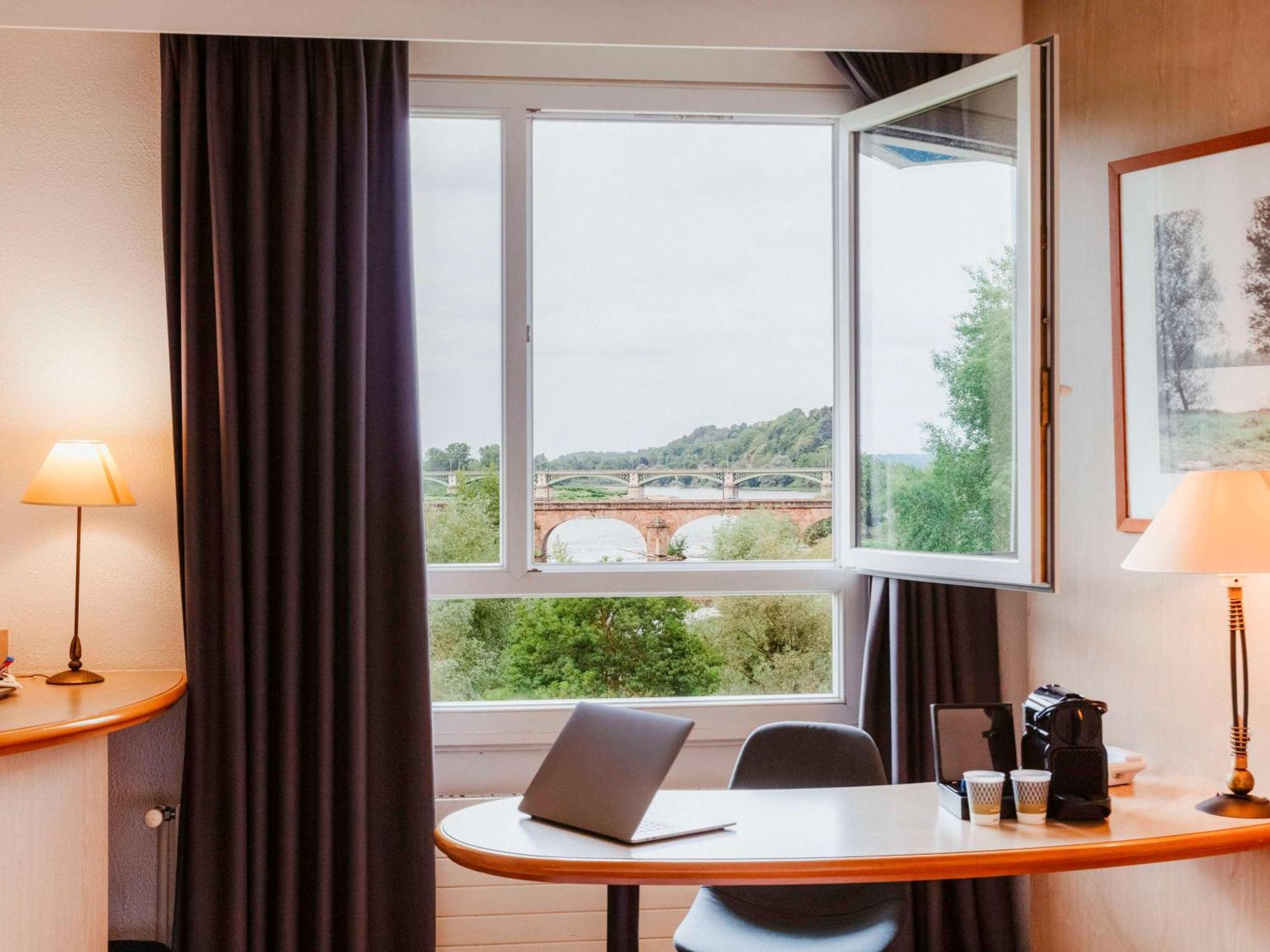 Mercure Nevers Pont De Loire Bagian luar foto
