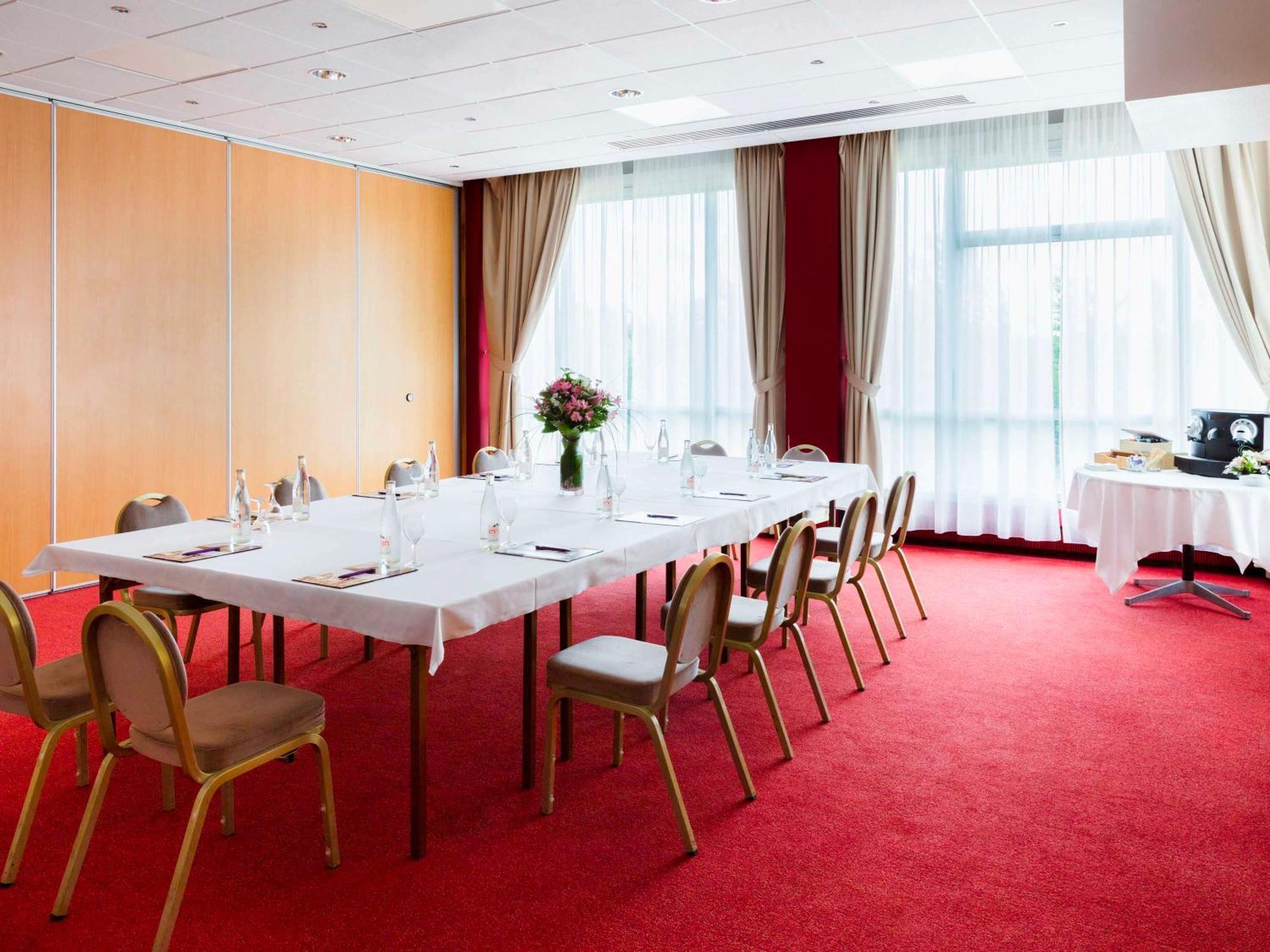 Mercure Nevers Pont De Loire Bagian luar foto