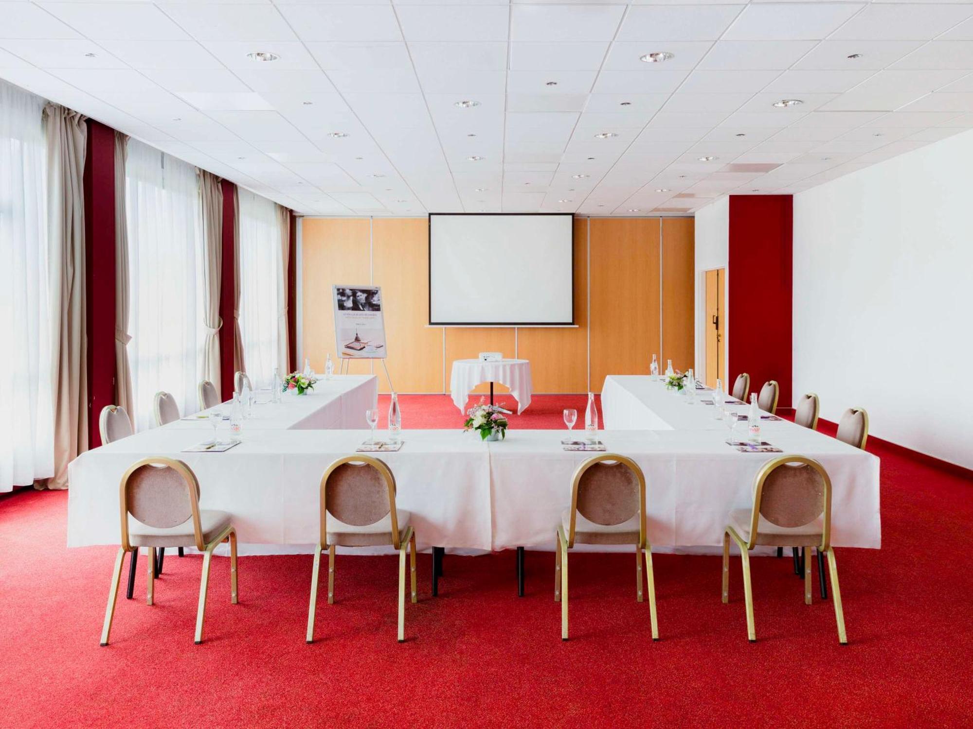 Mercure Nevers Pont De Loire Bagian luar foto