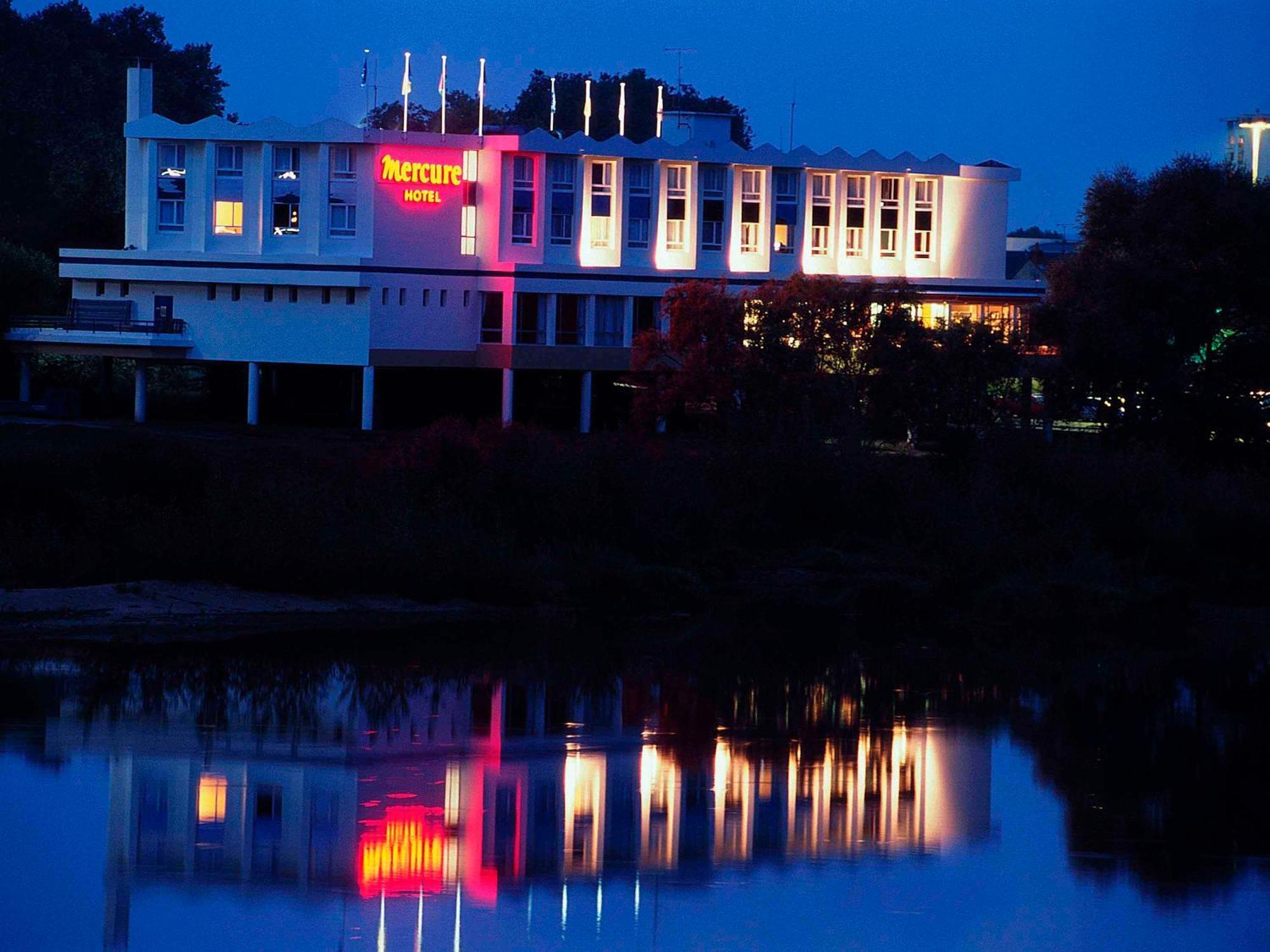 Mercure Nevers Pont De Loire Bagian luar foto