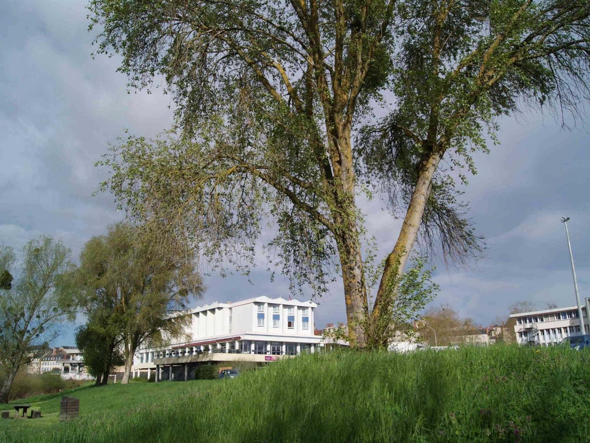 Mercure Nevers Pont De Loire Bagian luar foto